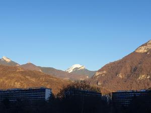 En generel udsigt til bjerge eller udsigt til bjerge taget fra lejligheden