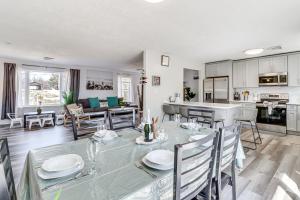 Gallery image of Hot Tub, Game Room Peaceful Poconos Home! in Long Pond +29 photos