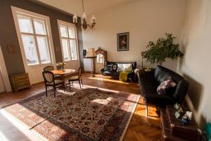 a living room with a couch and a table at Camino Home in Cluj-Napoca