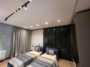 En eller flere senge i et værelse på Remarkable Apartment