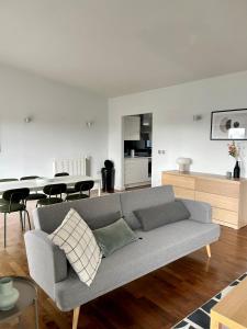 a living room with a couch and a table at Stay in Style: Modern 2-Bed In Trendy London Area in London