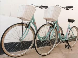 Ποδηλασία στο Loft Bed Studio with FREE Parking, 2 Bikes! Self check in, Wi-Fi, AC ή στη γύρω περιοχή