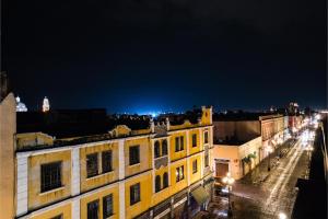 a view of a city street at night at OYO Hotel Casona Poblana in Puebla