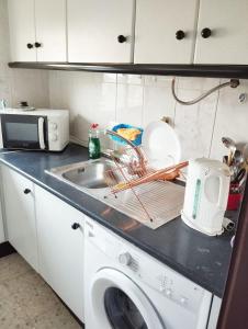 Kuchyň nebo kuchyňský kout v ubytování Casa Adriana con parking Room in shared apartment
