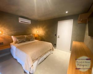 - une chambre avec un grand lit et une porte dans l'établissement Morada de Charme Milagres, à São Miguel dos Milagres 65 autres photos