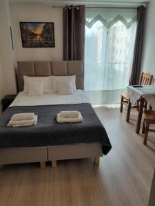 Posteľ alebo postele v izbe v ubytovaní Królewski Apartament