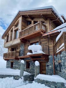 a log cabin in the snow with snow at Chalet Yolo in Chandon