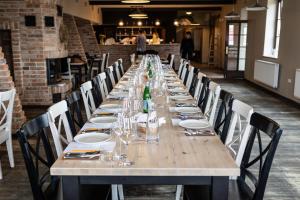 Reštaurácia alebo iné gastronomické zariadenie v ubytovaní Hotel Tanzberg Mikulov