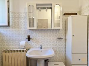 O baie la Seaview Apartments Manzoni +90 fotografii