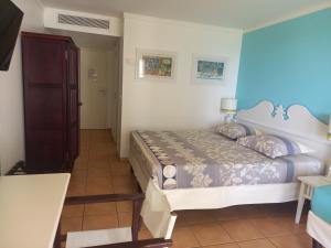 a bedroom with a large bed in a room at Appartements VUE MER et PARC in Sainte-Luce +17 photos