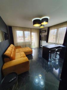 Część wypoczynkowa w obiekcie Black Brothers Wellness Apartments