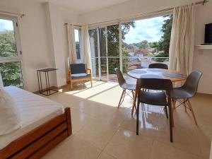 a bedroom with a bed and a table and chairs at Rivadavia 644 in Pinamar