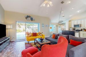 Kuchyň nebo kuchyňský kout v ubytování Cheerful home with private pool close to the beach & downtown + 17 fotografií