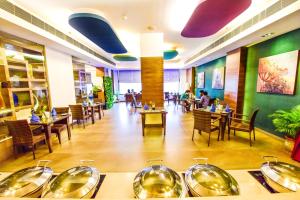 Restoran või mõni muu söögikoht majutusasutuses Swosti Grand Bhubaneswar