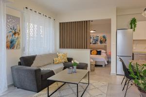 Posezení v ubytování Zeta-Garden Oasis & Private Parking by Optimum Link