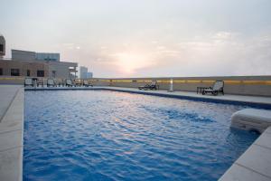 Swimmingpoolen hos eller tæt på Dalal City Hotel