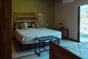 Una cama o camas en una habitación de Posada Bonarda San Rafael