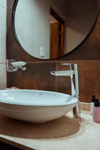 a bathroom with a sink and a mirror at Posada Bonarda in San Rafael