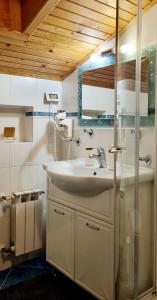 Koupelna v ubytování Nadija Rooms Funtana + 37 fotografií