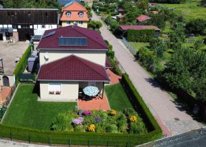 a model of a house with a garden at Ferienwohnung Maasch in Vierraden