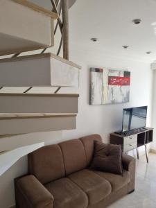 Μια τηλεόραση ή/και κέντρο ψυχαγωγίας στο Guarapari Praia - Cobertura 6 quartos com piscina e churrasqueira