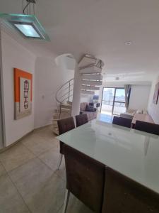 Φωτογραφία από το άλμπουμ του Guarapari Praia - Cobertura 6 quartos com piscina e churrasqueira σε Guarapari