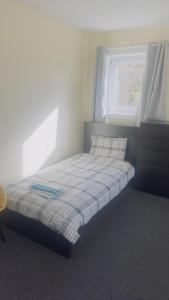 Ένα ή περισσότερα κρεβάτια σε δωμάτιο στο Budget Rooms