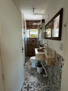 a bathroom with a sink and a toilet at De boa na Lagoa. in São Lourenço do Sul