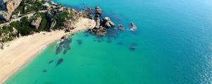 an aerial view of a beach and the ocean at Apartamento Zahara in Zahara de los Atunes