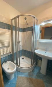 Ένα μπάνιο στο Vitkova apartment with balcony