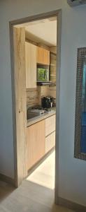 a kitchen with an open door into a kitchen with a stove at Casa Luna Laguna Beach in Tolú