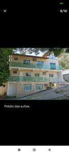 zdjęcie budynku ze słowami prestige class suites w obiekcie Chácara Rosa do Deserto w mieście Vila Velha