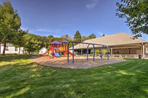 Ο χώρος παιχνιδιού για παιδιά στο Cozy Wells Cottage with Pool Access 1 Mi to Beach!