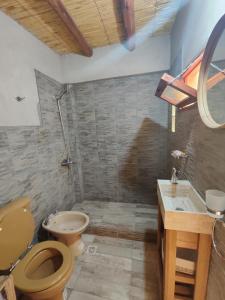 a bathroom with a toilet and a sink at susurros del viento in Tilcara