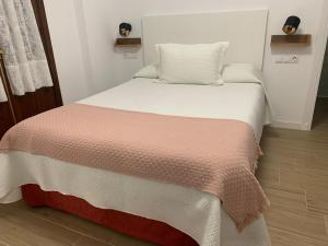 A bed or beds in a room at Apartamento Plaza De La Corredera