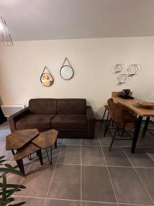 a living room with a couch and a table at A 600m de la plage - Le Cosy - in Mimizan