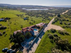 Vue panoramique sur l'établissement Villa Paradis Pêra - Casa completa para férias