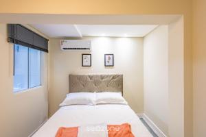 Ένα ή περισσότερα κρεβάτια σε δωμάτιο στο Apto a 160m da praia Balneário Camboriú-SC SRL002