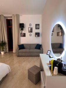 Posezení v ubytování Astorya e’ Napoli + 21 fotografií