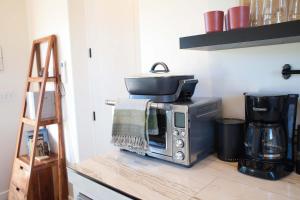Een keuken of kitchenette bij Quails Nest Joshua Tree l Classic at Park Entrance