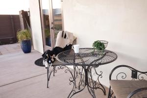 Een balkon of terras bij Quails Nest Joshua Tree l Classic at Park Entrance
