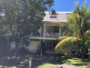 Κήπος έξω από το Caribbean Window