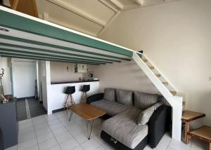 Χώρος καθιστικού στο Caribbean Window