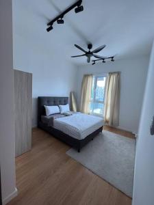 a bedroom with a bed and a ceiling fan at Mont kiara Warmly Home A-29-06 in Kuala Lumpur