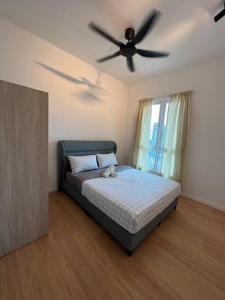 a bedroom with a bed with a ceiling fan at Mont kiara Warmly Home A-29-06 in Kuala Lumpur