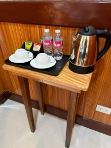 Příslušenství pro přípravu čaje a kávy v ubytování Desert Rose Beach Hotel