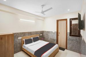 a bedroom with a bed and a television in it at Collection O Hotel Silver Palace in New Delhi