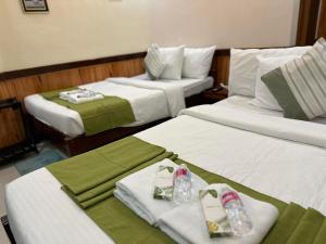 Postel nebo postele na pokoji v ubytování Desert Rose Beach Hotel