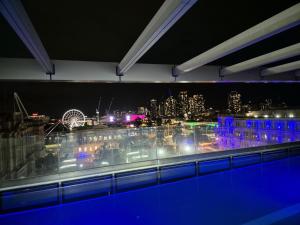 Bazén v ubytování Oasis Retreat Level 27 in Casino Towers nebo v jeho okolí