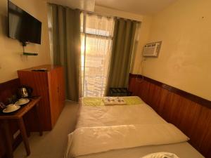 Postel nebo postele na pokoji v ubytování Desert Rose Beach Hotel
